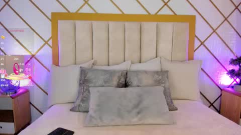 Snapshot of gretavelvet chatting on 11.15.25 Greta Velvet online show from 11.15.25