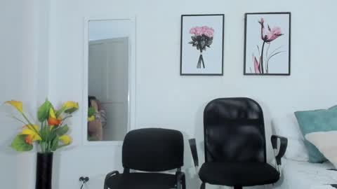 Snapshot of grettel__ chatting on 01.20.25 Gretel online show from 01.20.25