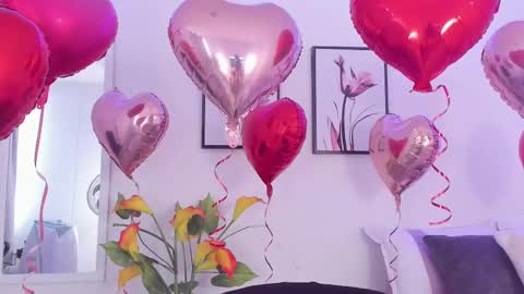 Snapshot of grettel__ chatting on 02.12.25 Gretel online show from 02.12.25