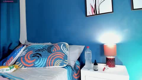 Snapshot of grettel__ chatting on 10.17.25 Gretel online show from 10.17.25