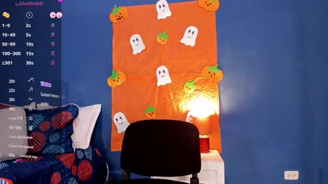 Snapshot of grettel__ chatting on 10.30.25 Gretel online show from 10.30.25