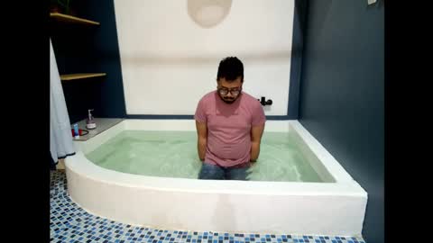 Snapshot of greybondage93 chatting on 12.24.24 Grey Hardy Slave online show from 12.24.24