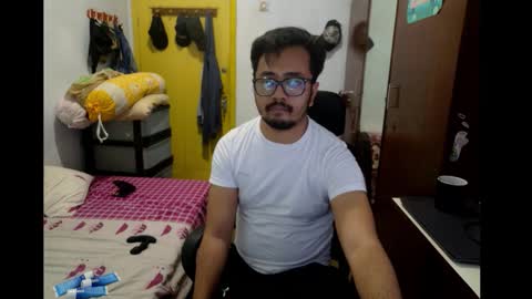 Snapshot of greybondage93 chatting on 12.17.25 Grey Hardy Slave online show from 12.17.25