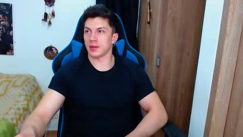 Snapshot of griego01 chatting on 01.05.25 griego01 online show from 01.05.25