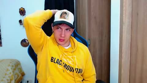 Snapshot of griego01 chatting on 01.15.25 griego01 online show from 01.15.25