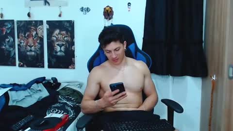 Snapshot of griego01 chatting on 02.25.25 griego01 online show from 02.25.25