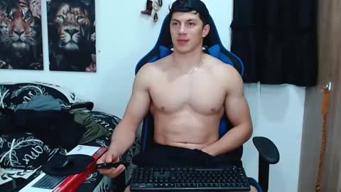 Snapshot of griego01 chatting on 03.04.25 griego01 online show from 03.04.25