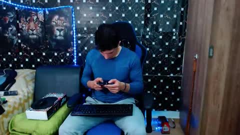 Snapshot of griego01 chatting on 09.17.25 griego01 online show from 09.17.25