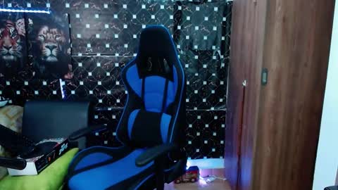 Snapshot of griego01 chatting on 09.28.25 griego01 online show from 09.28.25