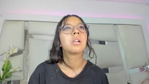 Snapshot of grupojade chatting on 02.14.25 grupojade online show from 02.14.25