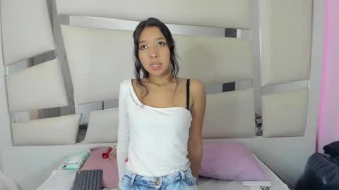 Snapshot of grupojade chatting on 02.15.25 grupojade online show from 02.15.25