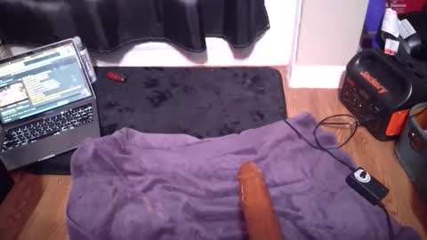 Snapshot of gswaze12 chatting on 11.08.25 GSwaze online show from 11.08.25