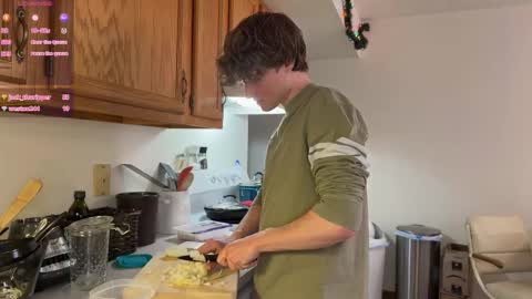 Snapshot of gucciboi4 chatting on 02.01.26 gucciboi4 online show from 02.01.26