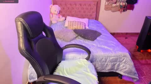 Hello Im Julieta Im 25 years old welcome to my room have fun and be happy. online show from 03.03.25
