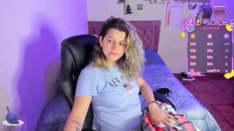Hello Im Julieta Im 25 years old welcome to my room have fun and be happy. online show from 10.22.25