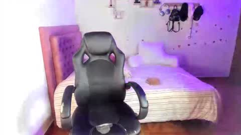 Snapshot of guinivere_blake chatting on 06.01.26 Hello Im Julieta Im 25 years old welcome to my room have fun and be happy. online show from 06.01.26