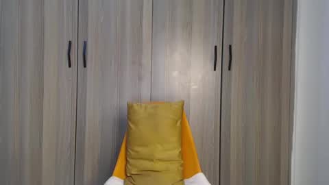 Snapshot of gulpess chatting on 10.05.25 Miss Incredible online show from 10.05.25