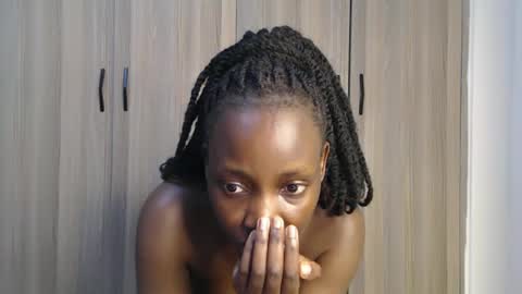 Snapshot of gulpess chatting on 11.03.25 Miss Incredible online show from 11.03.25