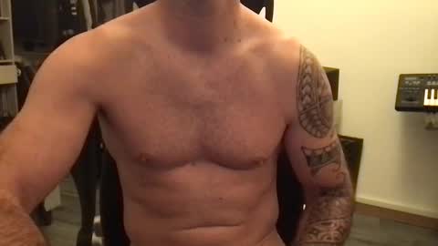 Snapshot of guntboy chatting on 02.02.25 guntboy online show from 02.02.25