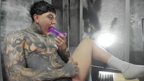 Snapshot of gury_tattoo chatting on 05.13.26 Gury online show from 05.13.26