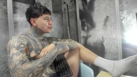 Snapshot of gury_tattoo chatting on 05.19.26 Gury online show from 05.19.26