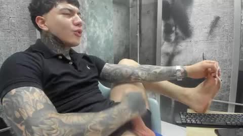 Snapshot of gury_tattoo chatting on 05.21.26 Gury online show from 05.21.26