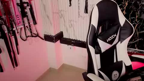 Miss online show from 11.10.25