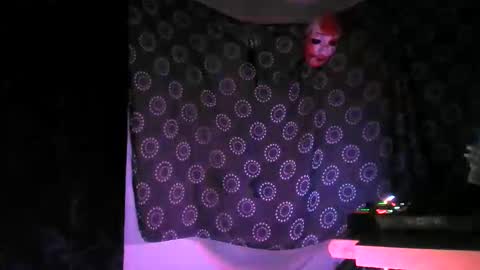 Snapshot of guyst049 chatting on 10.28.25 guyst049 online show from 10.28.25