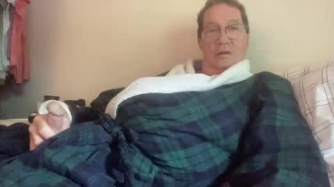 Snapshot of gwashere4u chatting on 09.10.25 gwashere4u online show from 09.10.25