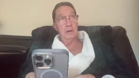 Snapshot of gwashere4u chatting on 09.28.25 gwashere4u online show from 09.28.25