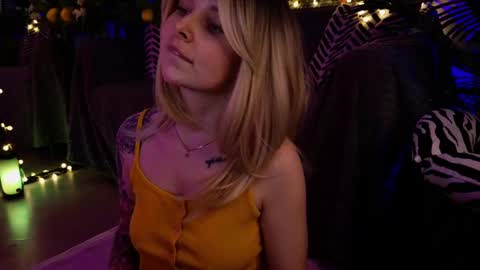 Snapshot of gwenhilton chatting on 02.13.25 gwenhilton online show from 02.13.25