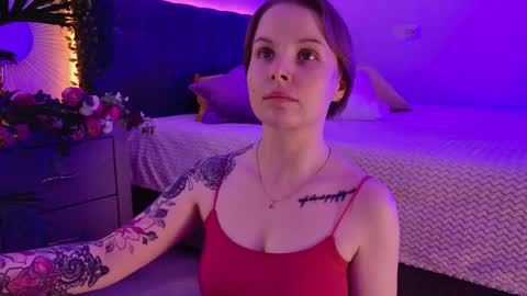 Snapshot of gwenhilton chatting on 10.07.25 gwenhilton online show from 10.07.25