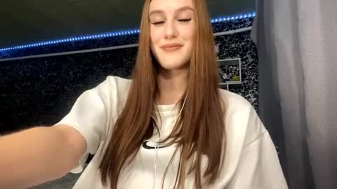 Snapshot of gwenmestayer chatting on 09.24.25 Gwen online show from 09.24.25