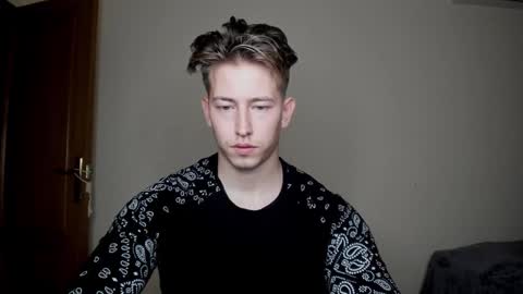 Snapshot of gym_alpha chatting on 12.25.24 Oliver online show from 12.25.24