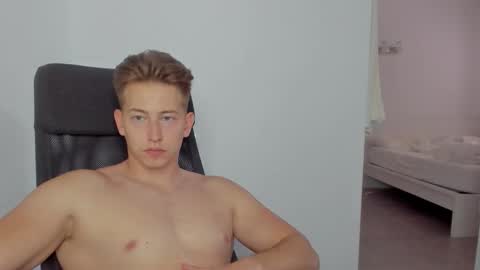 Snapshot of gym_alpha chatting on 10.07.25 Oliver online show from 10.07.25