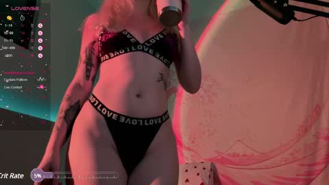 Snapshot of h2h0e chatting on 02.13.25 Lana online show from 02.13.25