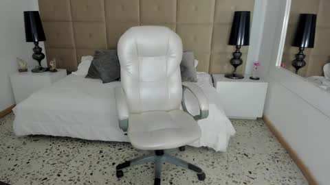 Snapshot of hailey_florez chatting on 01.03.25 hailey online show from 01.03.25