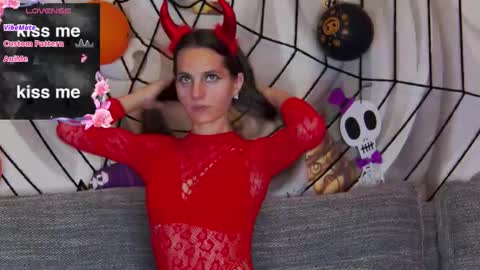 HaileyPeach online show from 10.31.25