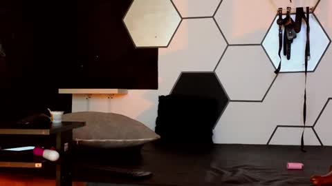 haileycat_ online show from 02.23.25