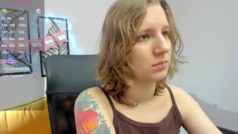 Snapshot of haileyfoxy chatting on 01.12.26 Hailey online show from 01.12.26