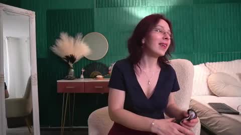 Snapshot of haileymoon85 chatting on 06.01.26 Hailey online show from 06.01.26