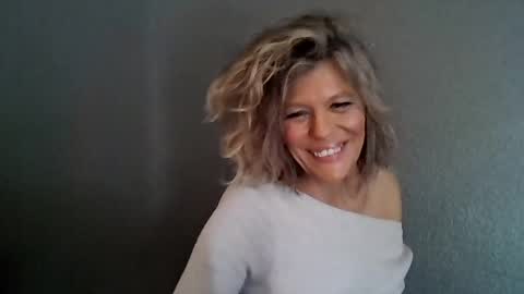 Snapshot of haileys123 chatting on 02.16.26 Hailey online show from 02.16.26