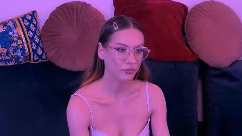 Snapshot of haileysinclair chatting on 11.30.25 Carla online show from 11.30.25