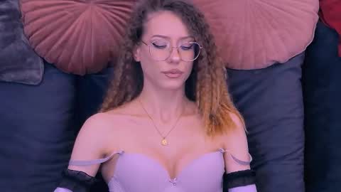 Snapshot of haileysinclair chatting on 03.30.26 Carla online show from 03.30.26