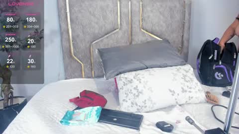 haileystonei online show from 10.02.25