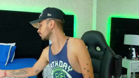 Snapshot of hairy_diamond chatting on 09.19.25 H A I R Y D I A M O N D online show from 09.19.25