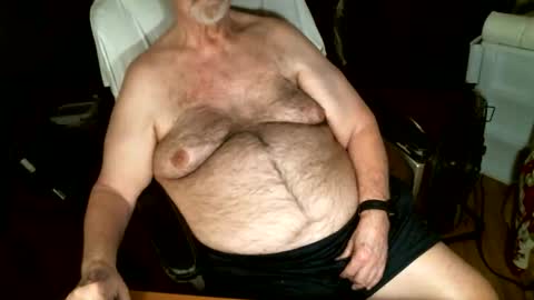 Snapshot of hairybear813 chatting on 05.30.26 hairybear813 online show from 05.30.26