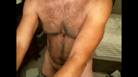 Snapshot of hairypecsguy chatting on 09.08.25 Hairy pecs online show from 09.08.25