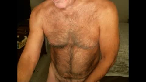 Snapshot of hairypecsguy chatting on 10.08.25 Hairy pecs online show from 10.08.25