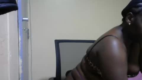 Snapshot of hairypussybigassy001 chatting on 02.16.25 hairypussybigassy001 online show from 02.16.25